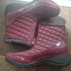 Megan Women Quilted Patent Winter Boots Burgundy Wine Side Zip Faux Fur Size 10M
